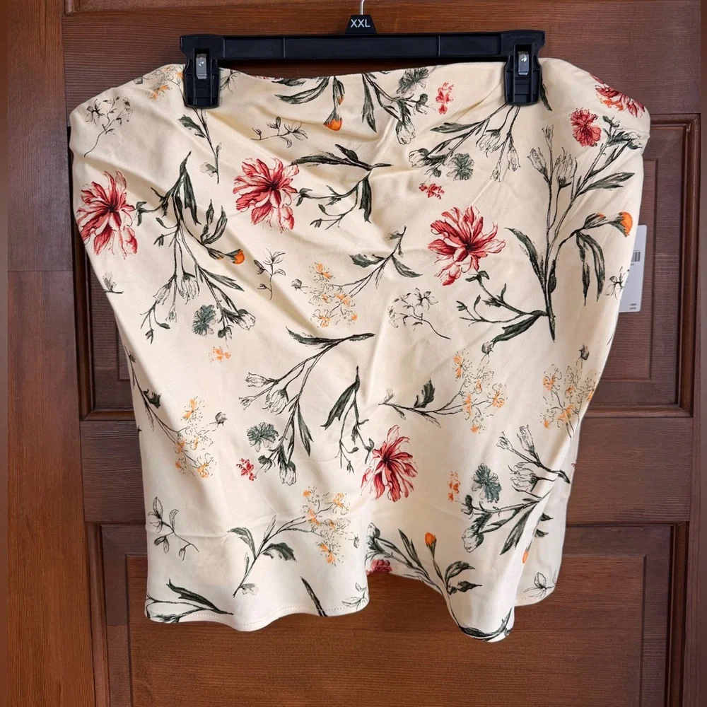 By Anthropologie Silky Waves Strapless Woven Blouse - Picture 2 of 5